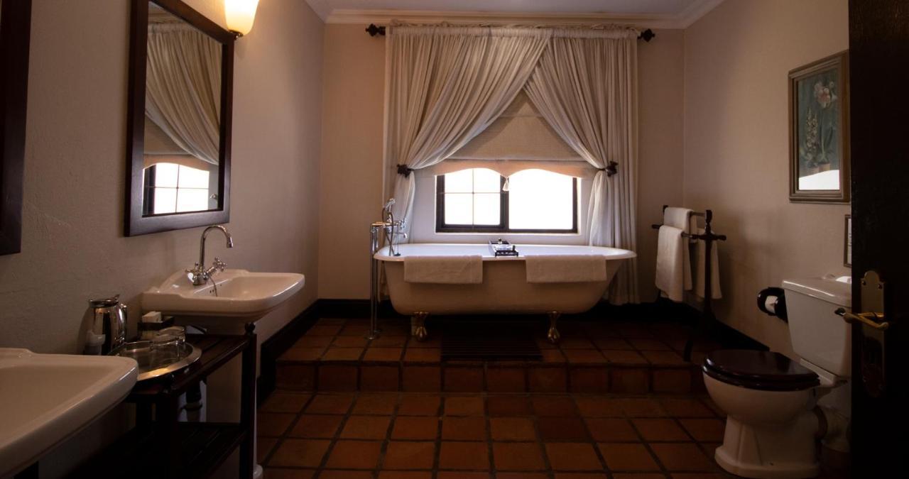 Toadbury Hall Country Hotel Johannesburg Exteriör bild
