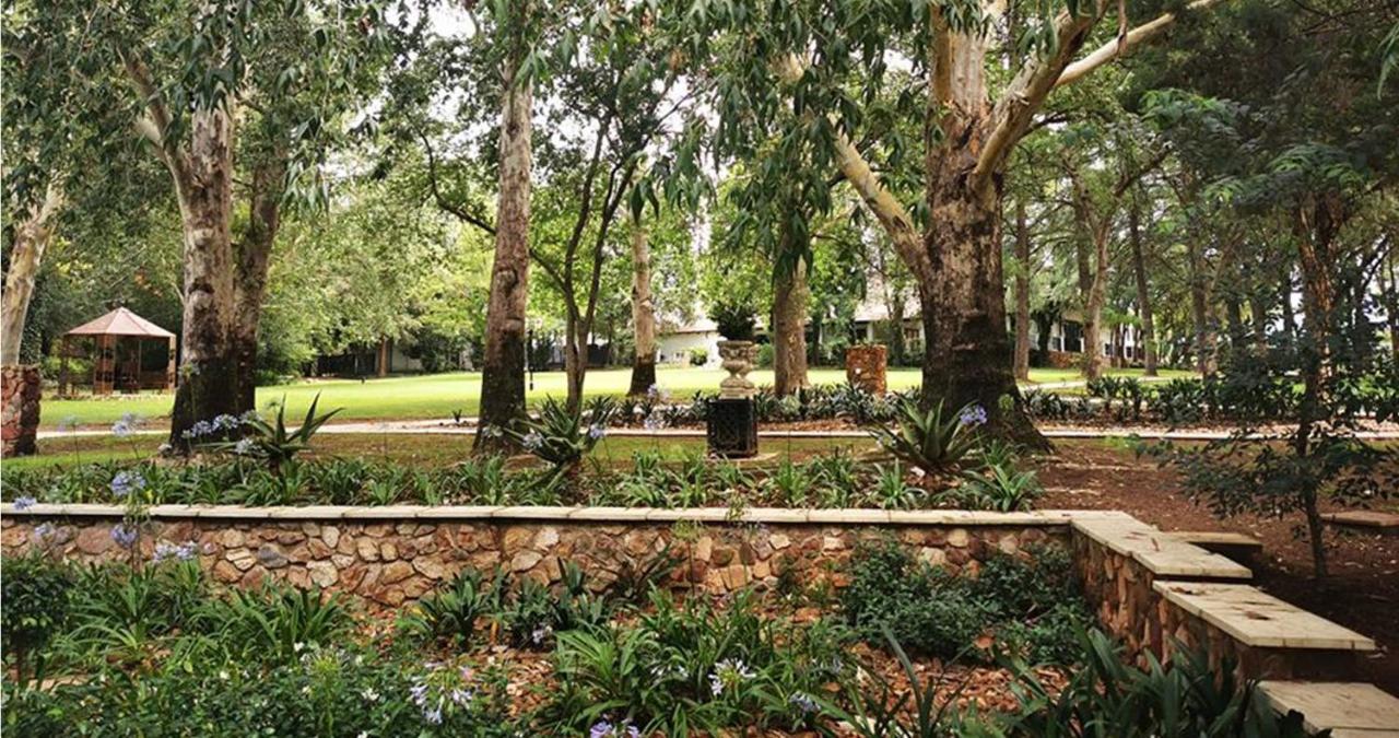 Toadbury Hall Country Hotel Johannesburg Exteriör bild