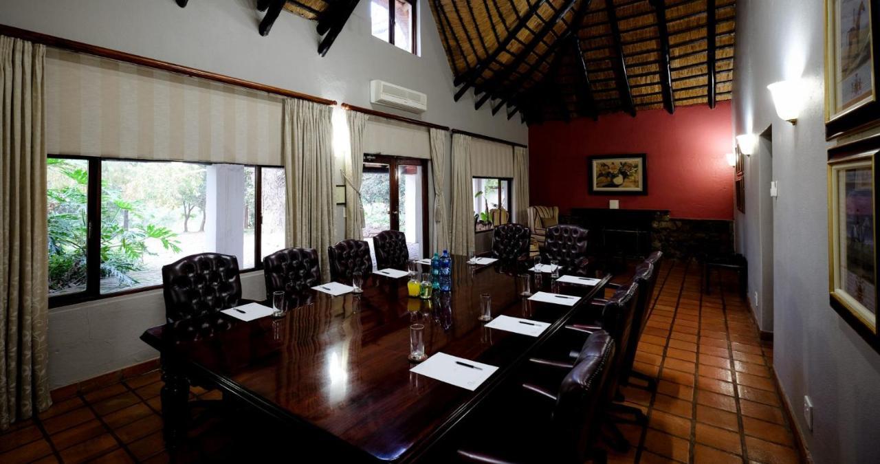 Toadbury Hall Country Hotel Johannesburg Exteriör bild