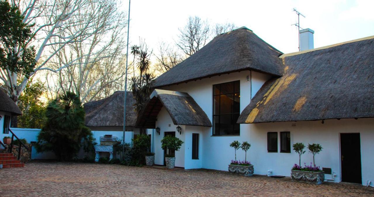 Toadbury Hall Country Hotel Johannesburg Exteriör bild