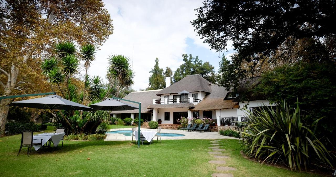 Toadbury Hall Country Hotel Johannesburg Exteriör bild