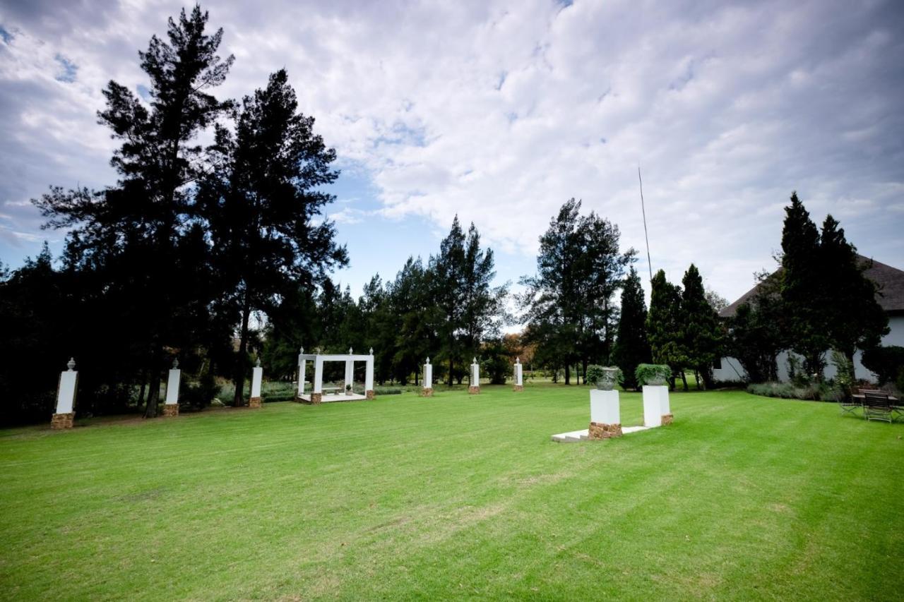 Toadbury Hall Country Hotel Johannesburg Exteriör bild